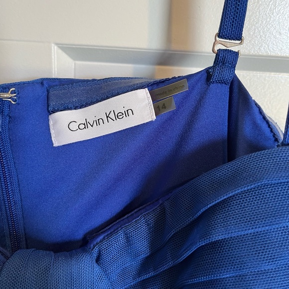 Calvin Klein knee length cocktail dress - Picture 3 of 4